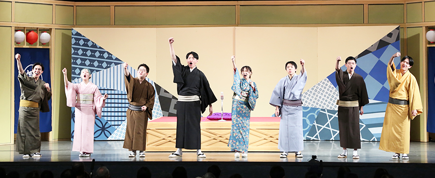 決勝に進んだ8人の学生たち